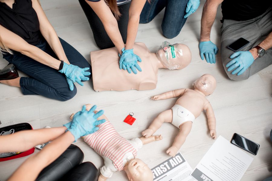 Baby und Kinder Erste Hilfe: Artikel für Notfälle