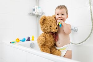 Vom ersten Zahn an – Zahnpflege beim Baby