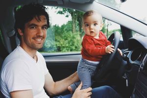 Entspanntes Autofahren mit Baby - mit diesen Tipps klappt es bestimmt!