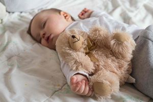 Kleine Träumer - Was im Schlaf mit dem Gehirn deines Babys passiert 