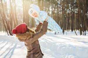 Die richtige Babypflege im Winter – 6 Tipps für die kalte Jahreszeit