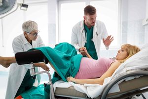 Saugglocken- und Zangengeburt – wenn in den Geburtsvorgang eingegriffen werden muss!