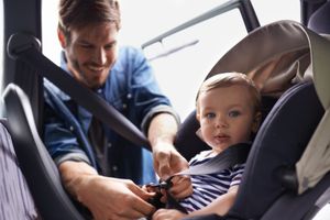 Sicheres Autofahren mit Baby – Das solltest du unbedingt wissen!