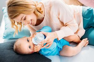 Zeit fürs Fläschchen – Welche Milch für dein Baby geeignet ist