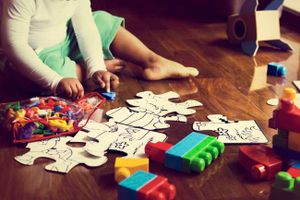 Puppen, Puzzle & Co: Welche Spielsachen sind altersgerecht?