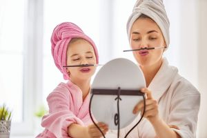 Mamas schnelle Beautytricks – top gestylt mit Baby & Kleinkindern