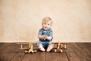 Mit dem Baby in den Urlaub fliegen – Tipps fürs Wohlergehen an Bord